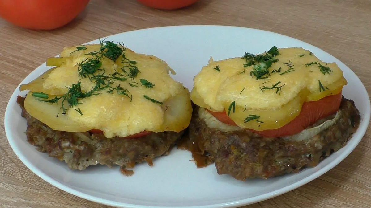 Adoro questo piatto di carne macinata: lo cucino al forno al posto delle cotolette (risulta nutriente e gustoso)