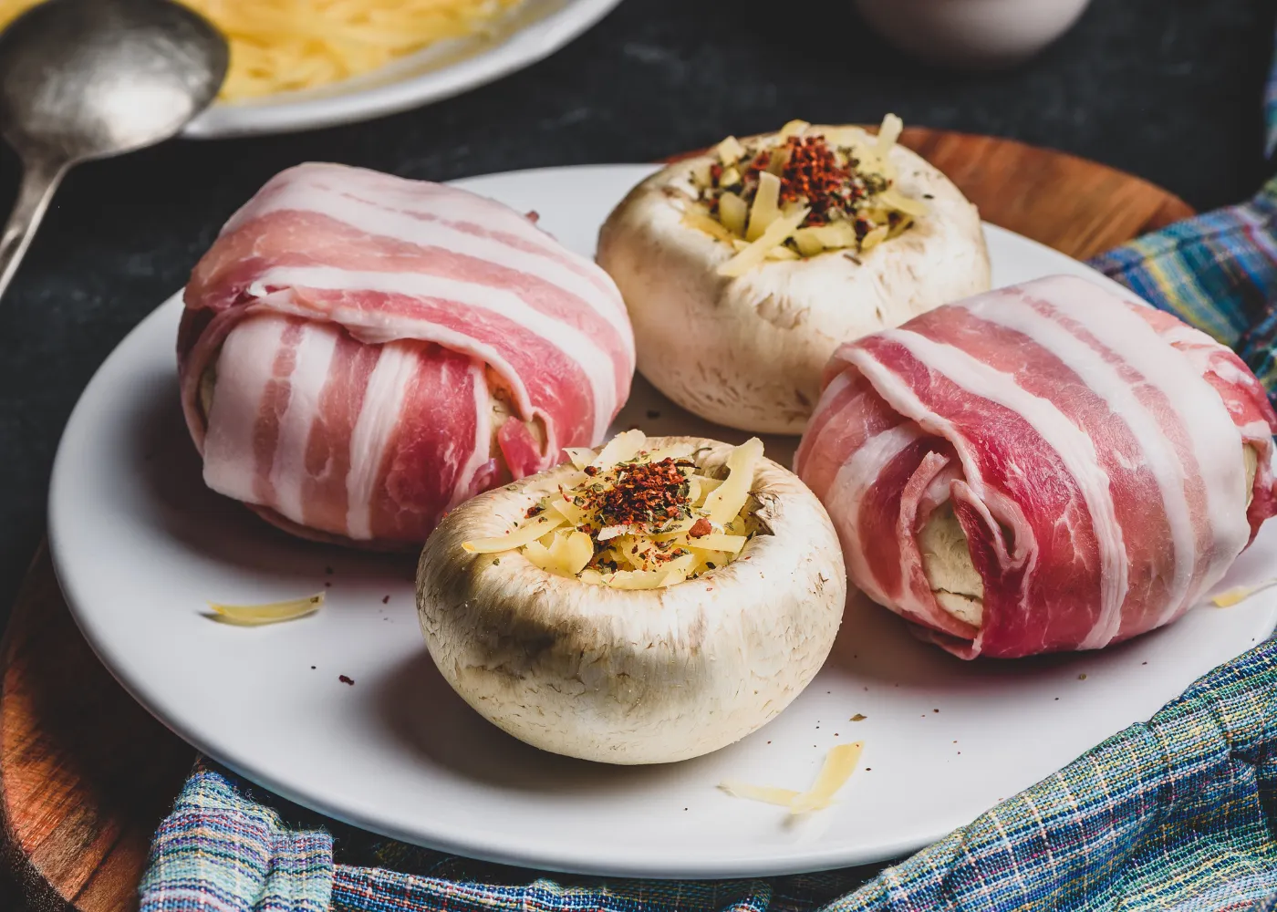 Antipasto festivo di funghi: con crosta croccante e ripieno di formaggio (ricetta passo-passo con foto)