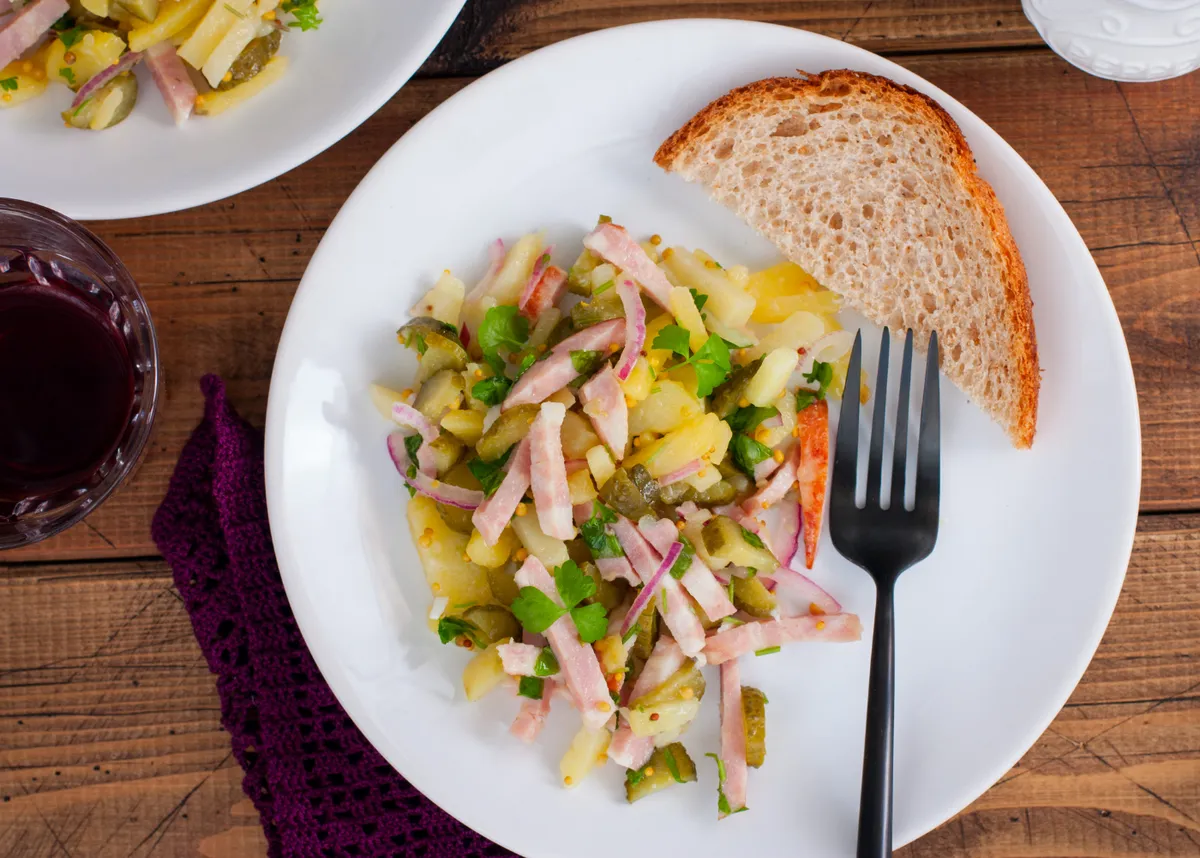 Come preparare una deliziosa insalata di patate e sottaceti: una ricetta semplice