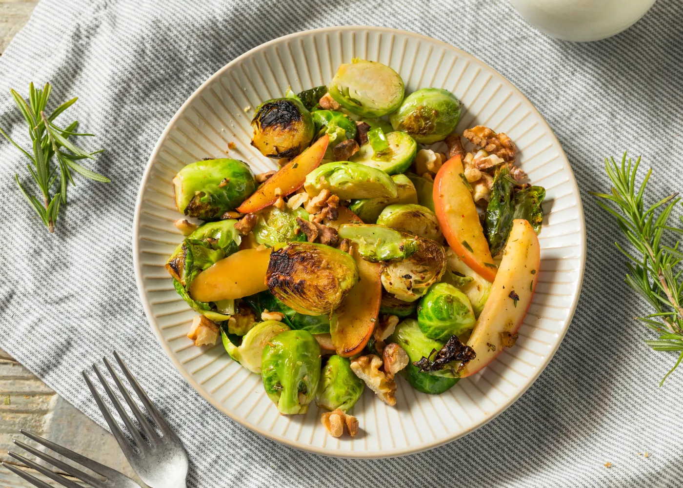 Insalata tiepida di cavoletti di Bruxelles: amore dal primo piatto