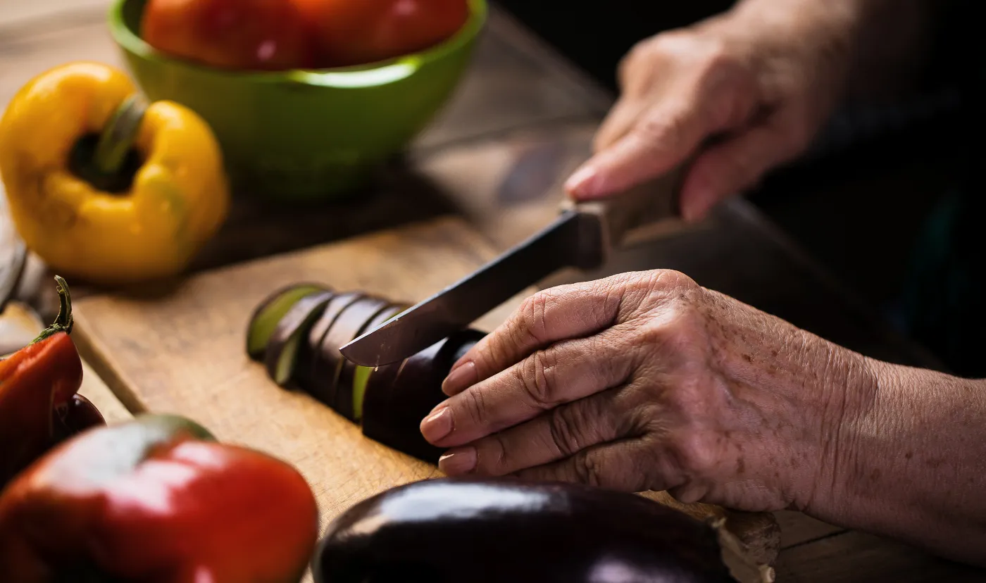 La melanzana è la re di agosto. Come cucinare il caviale di melanzane in 40 minuti