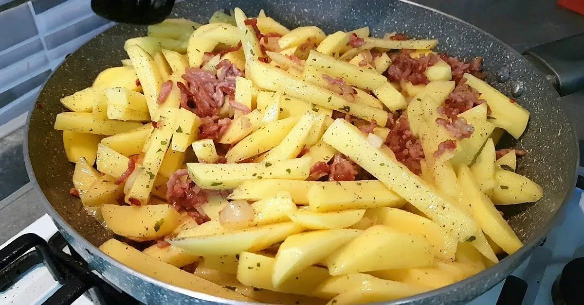 Patate alla maniera generale: ricetta in padella