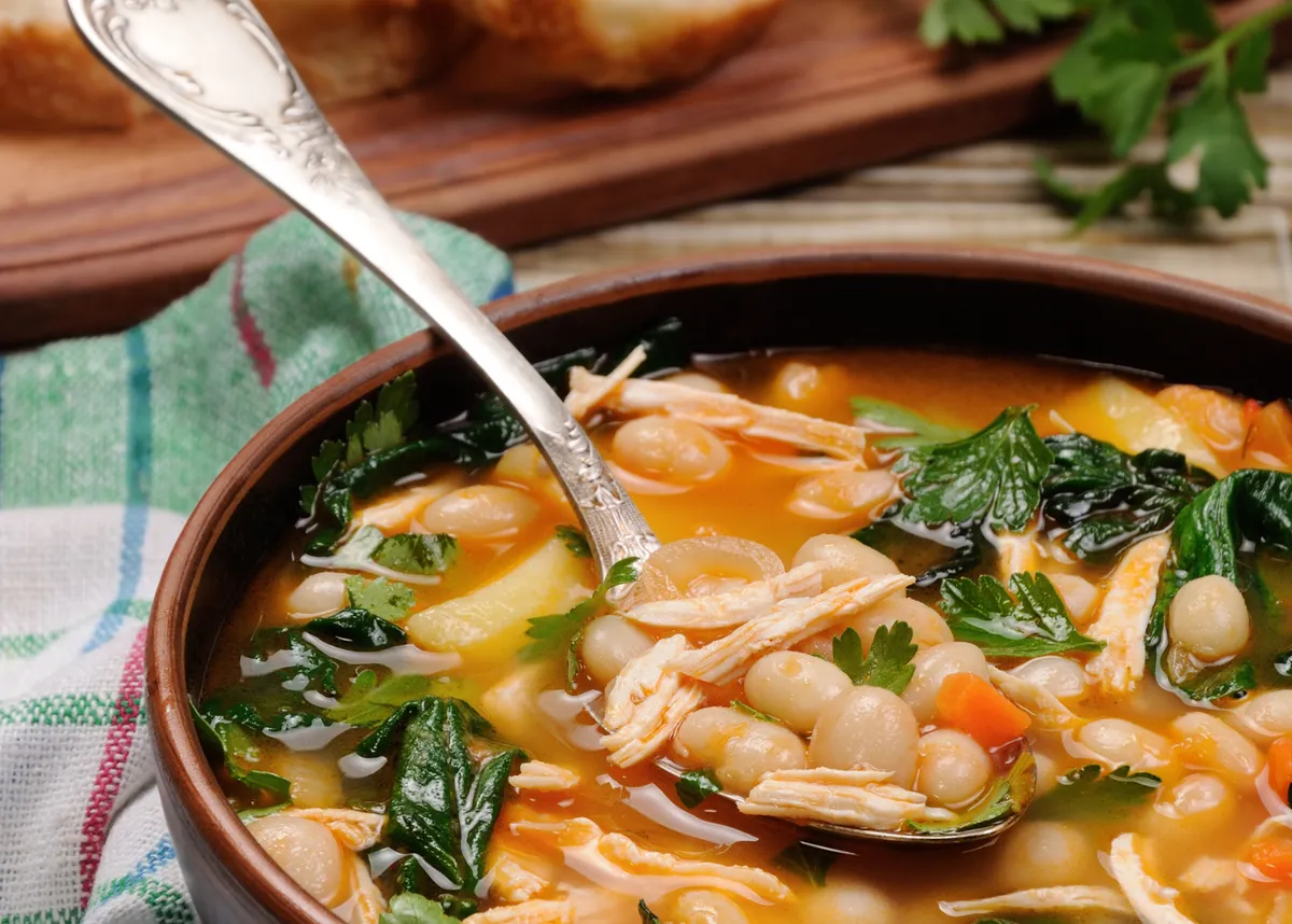 Pranzo in 20 minuti: zuppa italiana con pollo alla griglia e fagioli