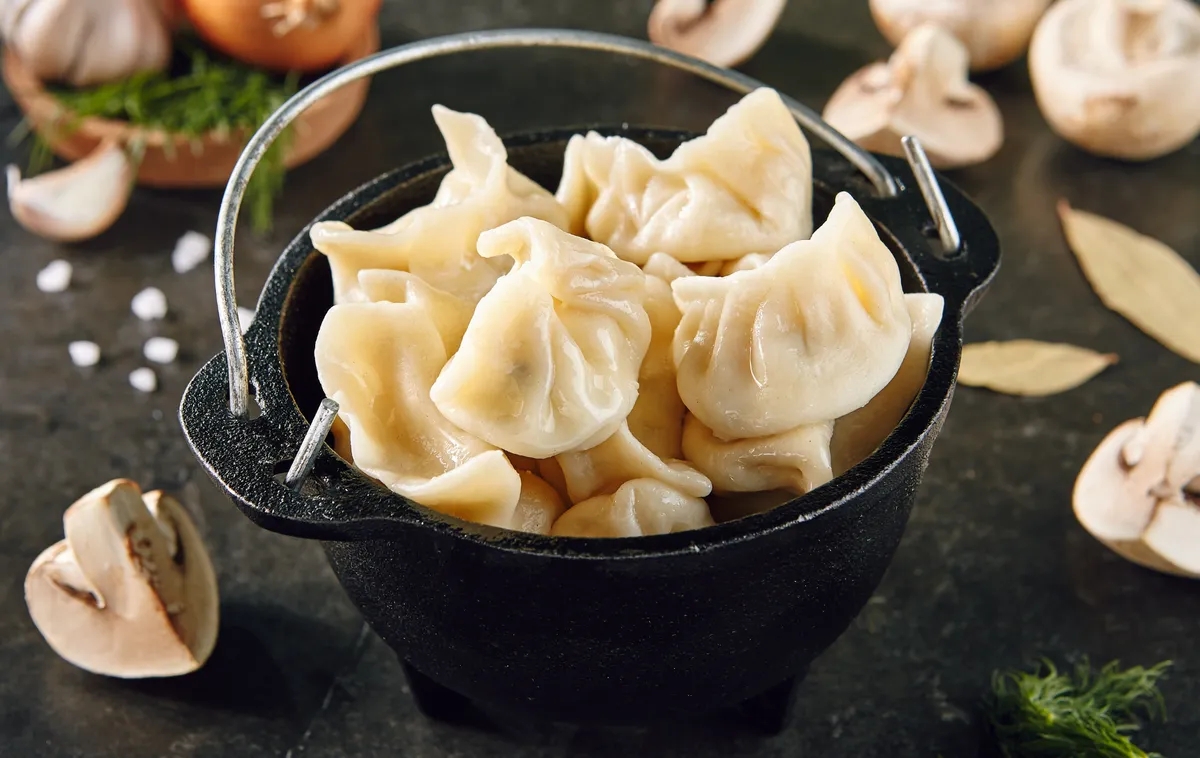 Ravioli per il Capodanno cinese: deliziosi jiaozi con funghi