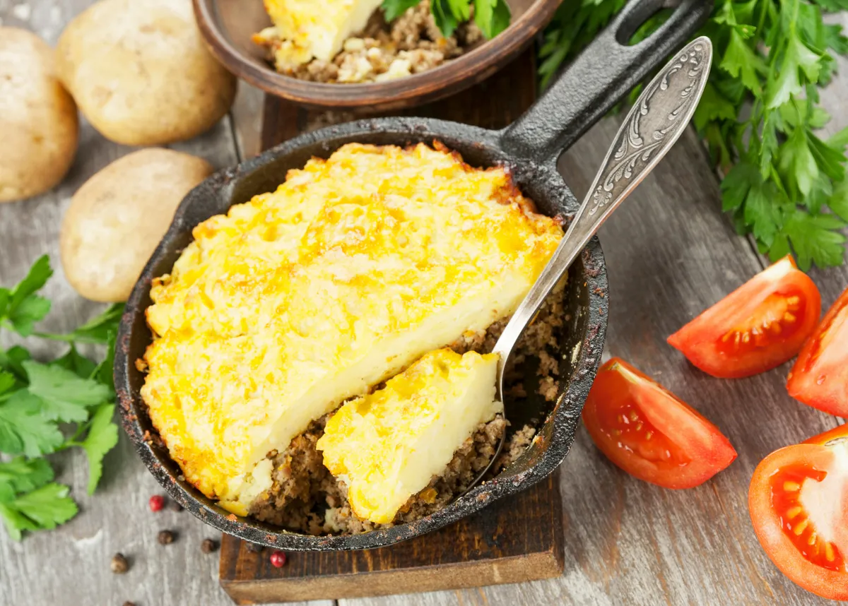 Ricetta per la cena di tutti i giorni. Come cucinare lo stufato di patate con funghi e carne macinata