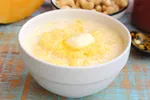 Porridge di zucca con semola di mais e latte