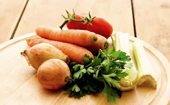 Brodo vegetale e 4 ricette per lavorare le verdure avanzate