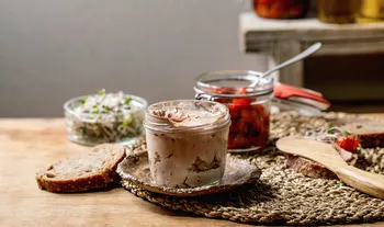 Come preparare il tenero patè di fegatini di pollo a casa