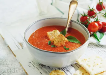 Come preparare una deliziosa zuppa di pomodoro: una ricetta semplice con un ingrediente insolito