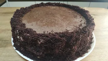 Deliziosa torta al cioccolato: la torta risulta soffice, morbida e umida (non necessita di ammollo, condivido la ricetta)