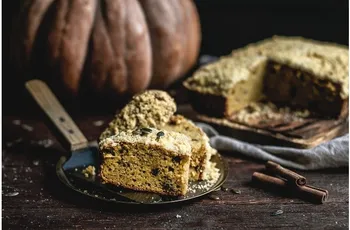 Ricetta della torta di zucca "Sant'Albino" con cioccolato, noci e streusel di frolla