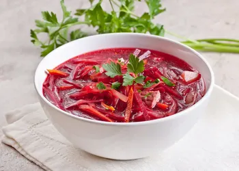 Tre deliziose ricette di borscht: gustose e riscaldanti