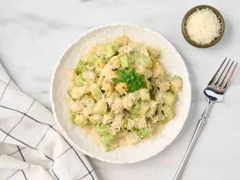 Zucchine stufate con panna acida e aglio